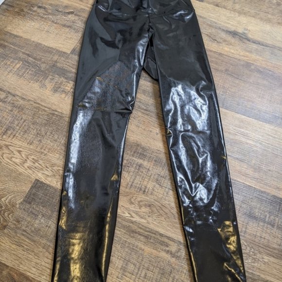 Aritzia Wilfred Daria Shiney Black Faux Leather Vegan Legging Pants - Picture 4 of 8